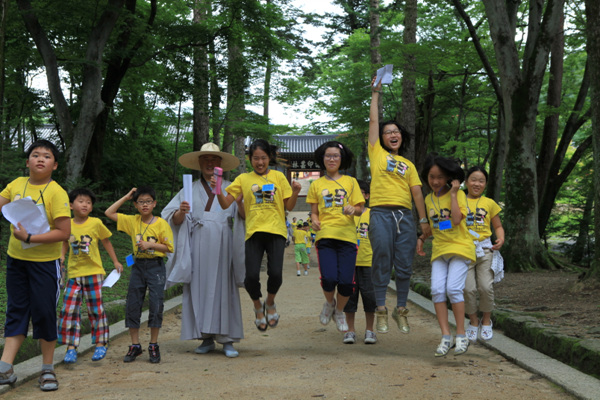 Hình ảnh  khóa tu mùa Hè cho Thanh thiếu niên  tại Tổ đình Hải Ấn Cổ Tự (Haeinsa) Hàn Quốc