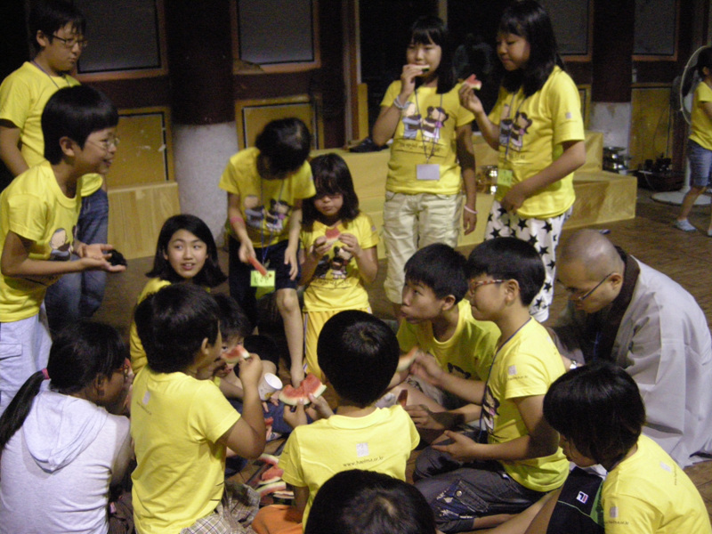 Hình ảnh  khóa tu mùa Hè cho Thanh thiếu niên  tại Tổ đình Hải Ấn Cổ Tự (Haeinsa) Hàn Quốc