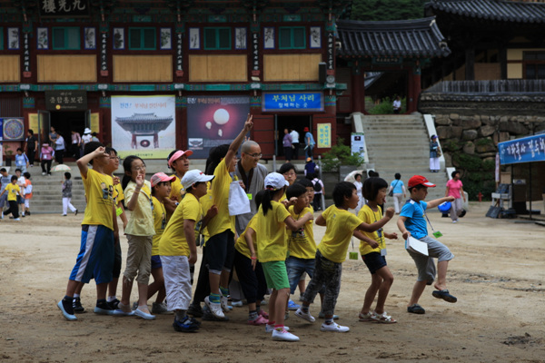 Hình ảnh  khóa tu mùa Hè cho Thanh thiếu niên  tại Tổ đình Hải Ấn Cổ Tự (Haeinsa) Hàn Quốc