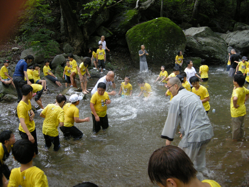 Hình ảnh  khóa tu mùa Hè cho Thanh thiếu niên  tại Tổ đình Hải Ấn Cổ Tự (Haeinsa) Hàn Quốc