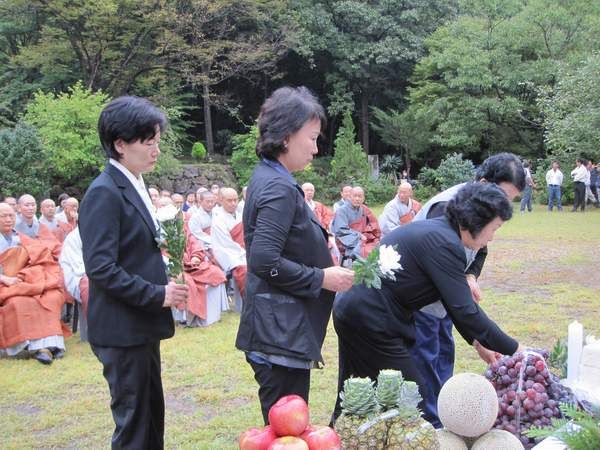 Tang lễ nữ Bồ tát (tại gia) Bửu Kính Hoa, Hàn Quốc