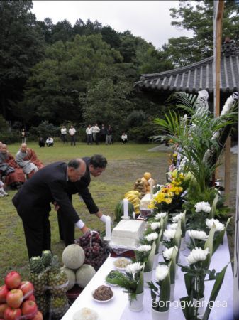 Tang lễ nữ Bồ tát (tại gia) Bửu Kính Hoa, Hàn Quốc