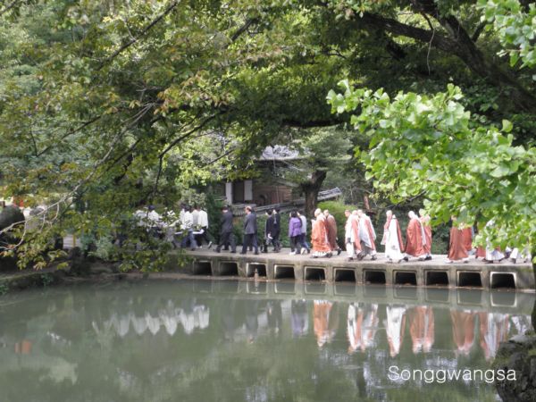 Tang lễ nữ Bồ tát (tại gia) Bửu Kính Hoa, Hàn Quốc