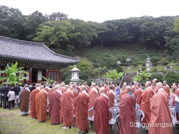 Tang lễ nữ Bồ tát (tại gia) Bửu Kính Hoa, Hàn Quốc