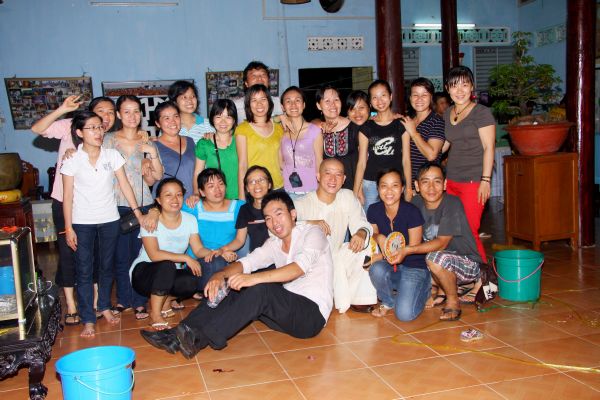 Đồng Tháp: Chùa Quan Âm cùng trẻ thơ vui đón Trung Thu