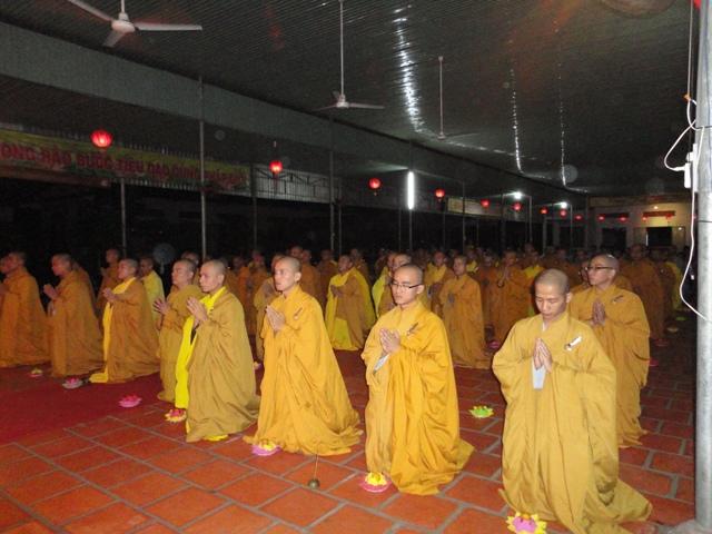 Đồng Nai - Trường Trung Cấp Phật Học Đồng Nai từng ánh nến lung linh tỏa sáng