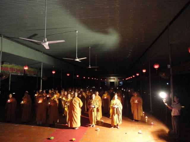 Đồng Nai - Trường Trung Cấp Phật Học Đồng Nai từng ánh nến lung linh tỏa sáng