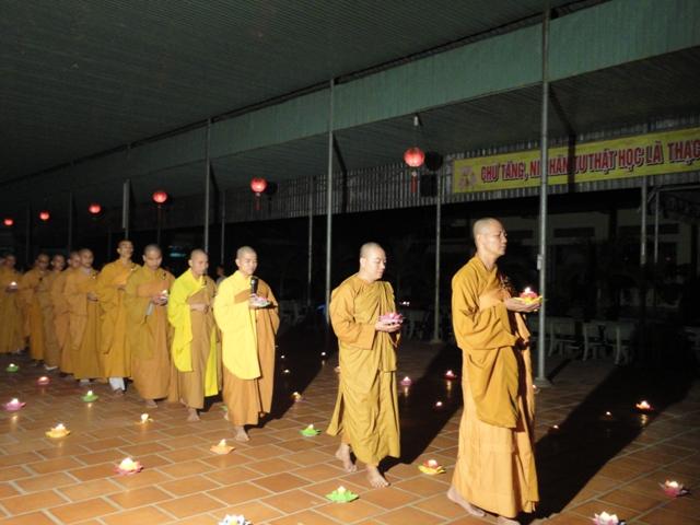 Đồng Nai - Trường Trung Cấp Phật Học Đồng Nai từng ánh nến lung linh tỏa sáng
