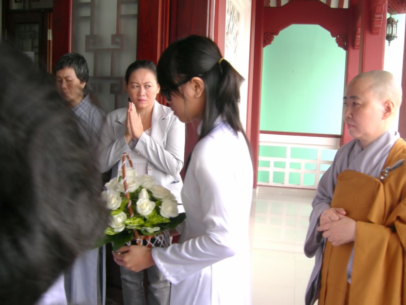 Nhóm Lá Sen tổ chức lễ vía Dược Sư tại chùa Long Phước