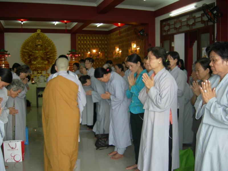 Nhóm Lá Sen tổ chức lễ vía Dược Sư tại chùa Long Phước