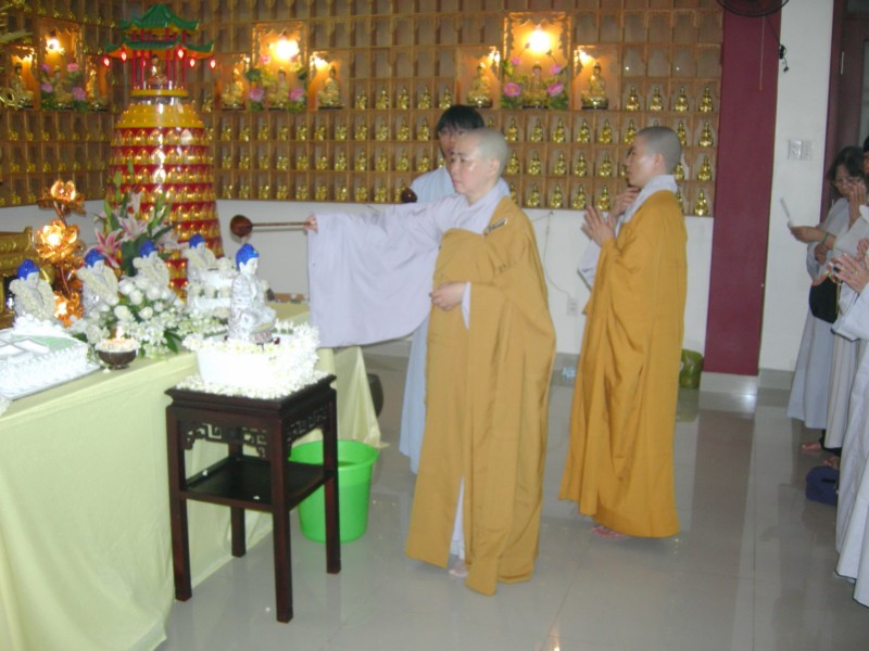 Nhóm Lá Sen tổ chức lễ vía Dược Sư tại chùa Long Phước