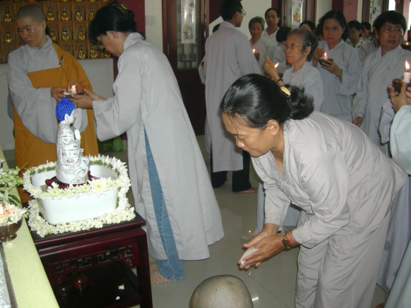 Nhóm Lá Sen tổ chức lễ vía Dược Sư tại chùa Long Phước