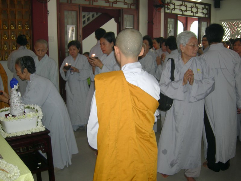 Nhóm Lá Sen tổ chức lễ vía Dược Sư tại chùa Long Phước
