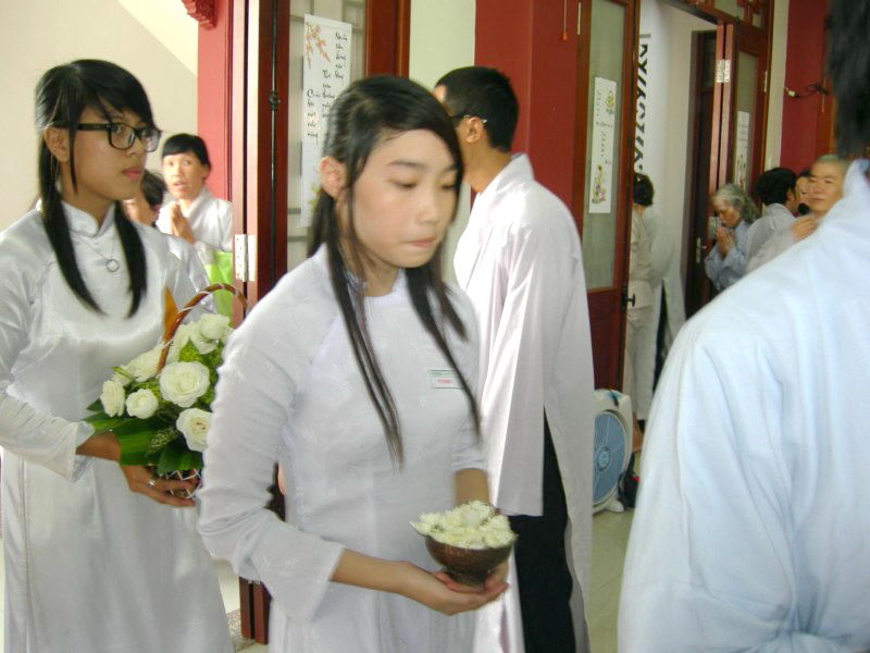 Nhóm Lá Sen tổ chức lễ vía Dược Sư tại chùa Long Phước