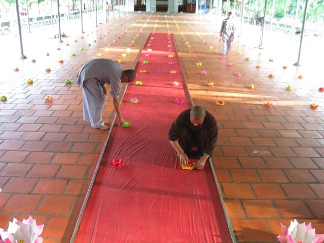 Đồng Nai - Trường Trung Cấp Phật Học Đồng Nai từng ánh nến lung linh tỏa sáng