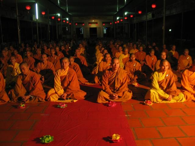 Đồng Nai - Trường Trung Cấp Phật Học Đồng Nai từng ánh nến lung linh tỏa sáng