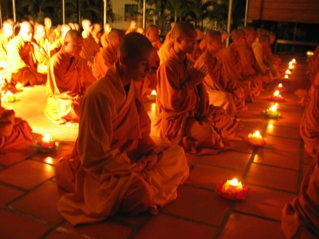 Đồng Nai - Trường Trung Cấp Phật Học Đồng Nai từng ánh nến lung linh tỏa sáng