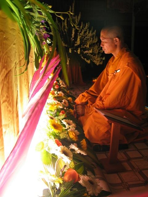 Đồng Nai - Trường Trung Cấp Phật Học Đồng Nai từng ánh nến lung linh tỏa sáng