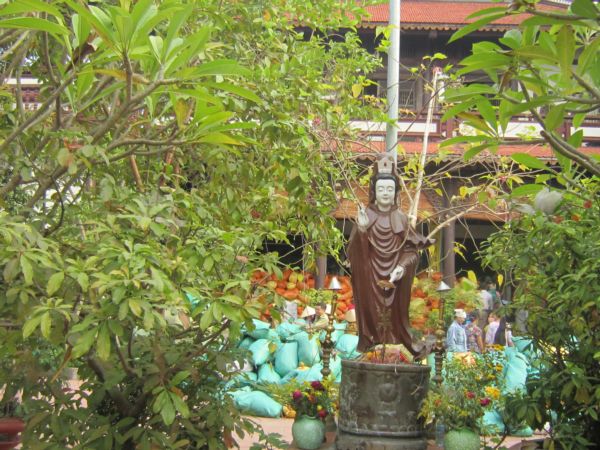 Chùa Linh Sơn Vạn Phúc cứu trợ từ thiện ở Quảng Bình