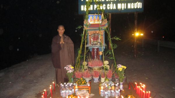 Chùa Linh Sơn Vạn Phúc cứu trợ từ thiện ở Quảng Bình