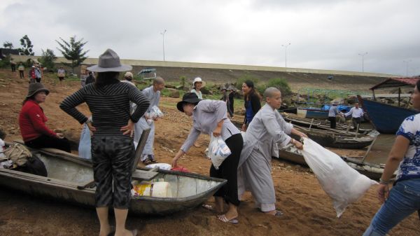 BRVT: Chùa Từ Hiếu cùng miền Trung chia sẻ tình nhân ái