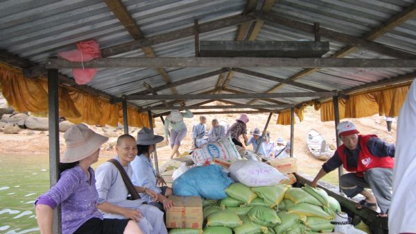 BRVT: Chùa Từ Hiếu cùng miền Trung chia sẻ tình nhân ái