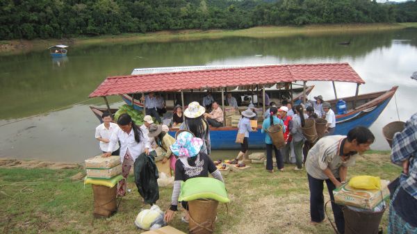 BRVT: Chùa Từ Hiếu cùng miền Trung chia sẻ tình nhân ái