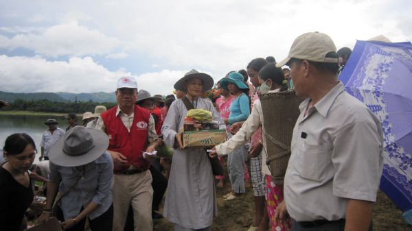 BRVT: Chùa Từ Hiếu cùng miền Trung chia sẻ tình nhân ái