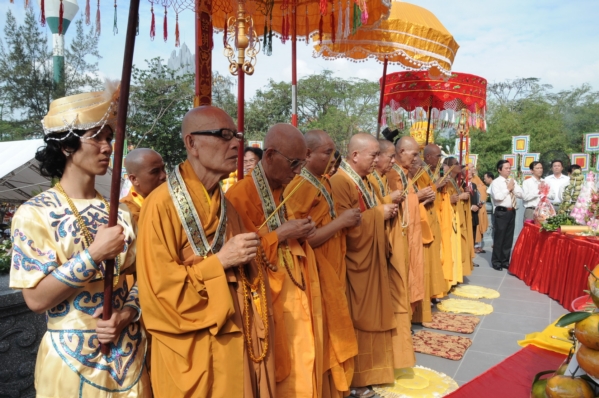 Đại lễ an vị thánh tượng Bồ Tát Quán Thế Âm lớn nhất Việt Nam tại Suối Tiên