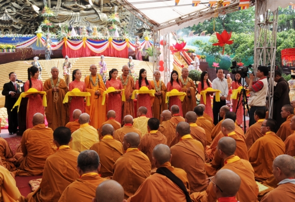 Đại lễ an vị thánh tượng Bồ Tát Quán Thế Âm lớn nhất Việt Nam tại Suối Tiên