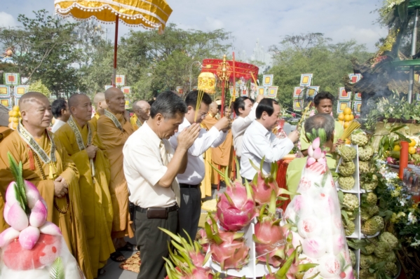 Đại lễ an vị thánh tượng Bồ Tát Quán Thế Âm lớn nhất Việt Nam tại Suối Tiên