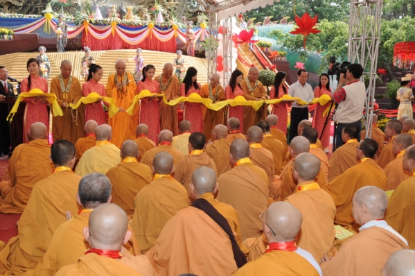 Đại lễ an vị thánh tượng Bồ Tát Quán Thế Âm lớn nhất Việt Nam tại Suối Tiên