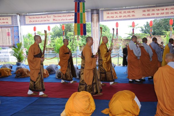 Đại Giới Đàn Cam Lộ: Lễ Cung An Chức Sự - Ngày 25/10/2010