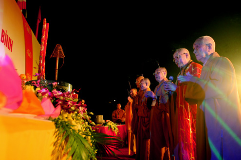 Đêm hoa đăng cầu nguyện Hòa Bình