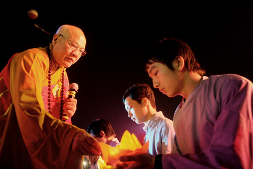 Đêm hoa đăng cầu nguyện Hòa Bình