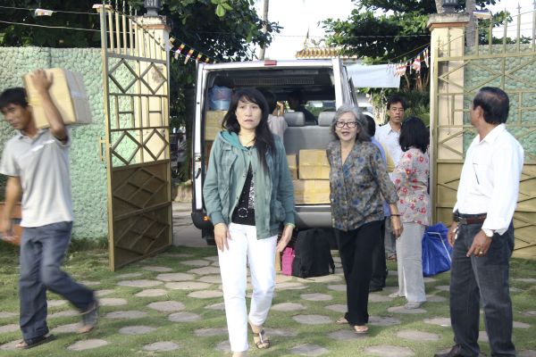Đồng Tháp: Chùa Quan Âm trao trên 1000 phần quà, khám bệnh và phát thuốc miễn phí cho dân nghèo tại địa phương