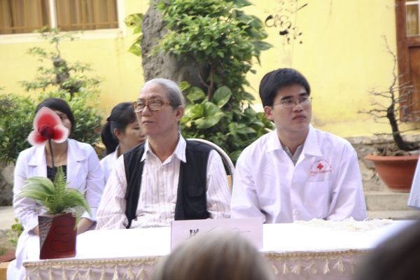 Đồng Tháp: Chùa Quan Âm trao trên 1000 phần quà, khám bệnh và phát thuốc miễn phí cho dân nghèo tại địa phương