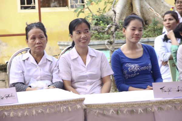 Đồng Tháp: Chùa Quan Âm trao trên 1000 phần quà, khám bệnh và phát thuốc miễn phí cho dân nghèo tại địa phương