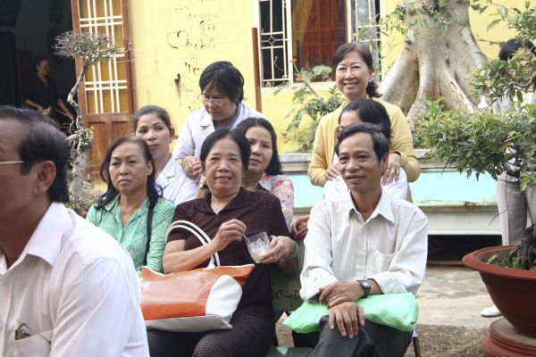 Đồng Tháp: Chùa Quan Âm trao trên 1000 phần quà, khám bệnh và phát thuốc miễn phí cho dân nghèo tại địa phương