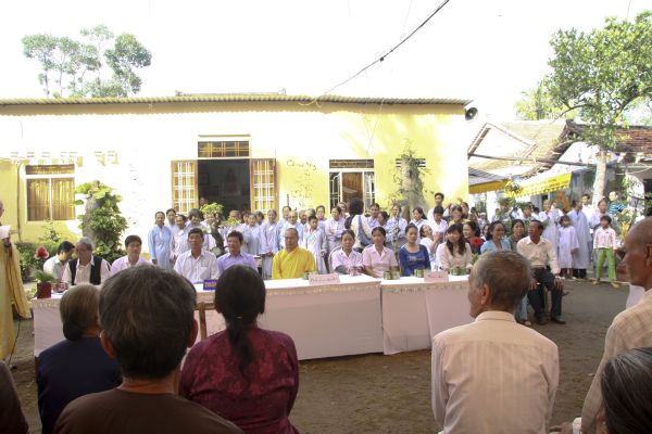 Đồng Tháp: Chùa Quan Âm trao trên 1000 phần quà, khám bệnh và phát thuốc miễn phí cho dân nghèo tại địa phương