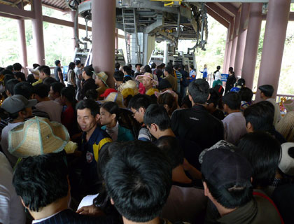 Non thiêng Yên Tử khai hội