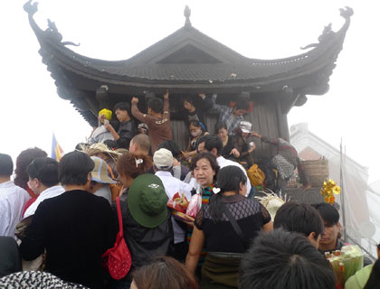 Non thiêng Yên Tử khai hội