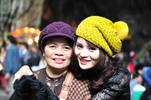 Ngắm Vũ Thu Phương vãn cảnh chùa Hương