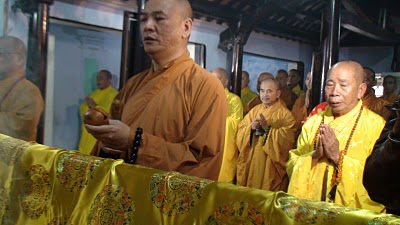 Cáo Bạch Tang Lễ