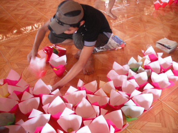 Tịnh Xá Ngọc Minh tổ chức đêm hoa đăng cầu nguyện cho thảm họa tại Nhật Bản