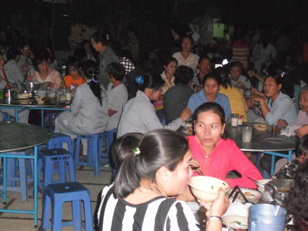 Tịnh Xá Ngọc Minh tổ chức đêm hoa đăng cầu nguyện cho thảm họa tại Nhật Bản