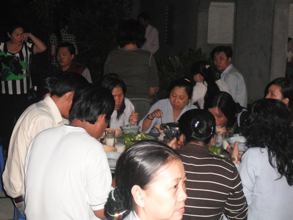 Tịnh Xá Ngọc Minh tổ chức đêm hoa đăng cầu nguyện cho thảm họa tại Nhật Bản