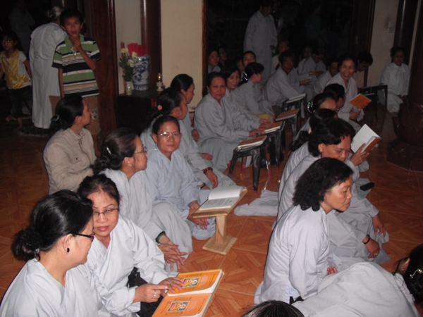 Tịnh Xá Ngọc Minh tổ chức đêm hoa đăng cầu nguyện cho thảm họa tại Nhật Bản