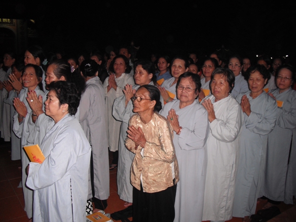 Tịnh Xá Ngọc Minh tổ chức đêm hoa đăng cầu nguyện cho thảm họa tại Nhật Bản