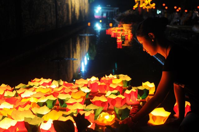 Chùm ảnh : “ Thắp sáng đêm Di Đà” mừng lễ Sái tịnh Tôn tượng Di Đà lớn nhất Việt Nam